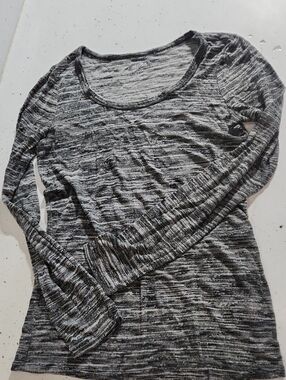 Mudd Black & White Marled Long-Sleeve Scoop Neck Top
